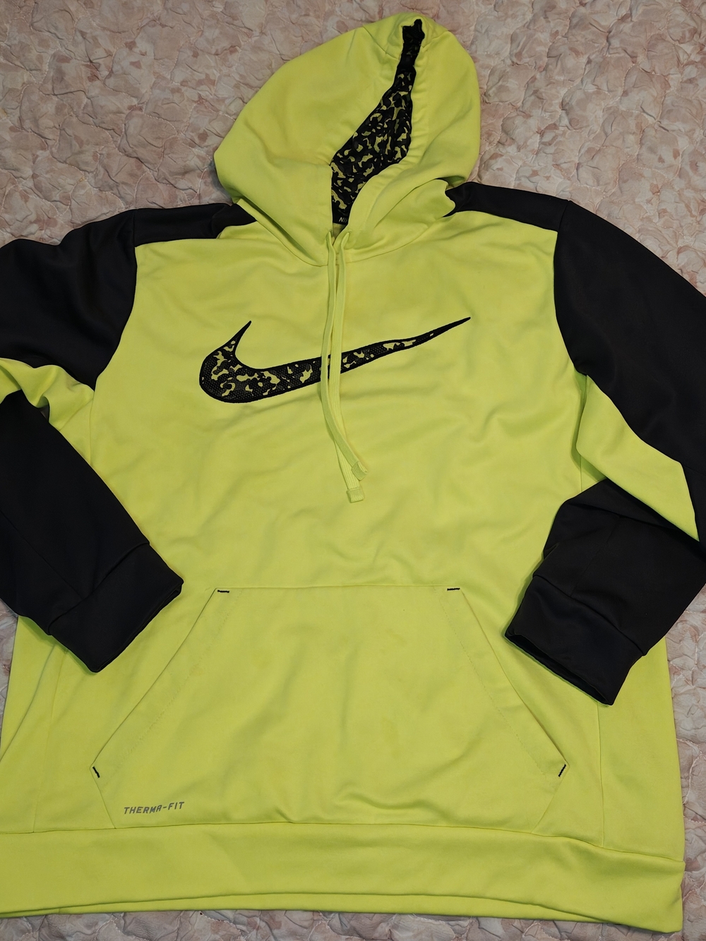 Nike Men’s Yellow/Black Therma-FIT Pullover Hoodie